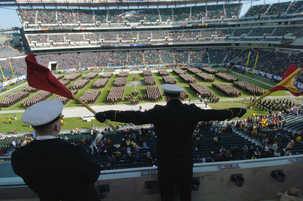 DVIDS - Images - NFL Tampa Bay Buccaneers Salute Service Members [Image 1  of 8]