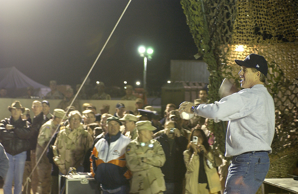 Denver Broncos quarterback John Elway salutes the crowd while