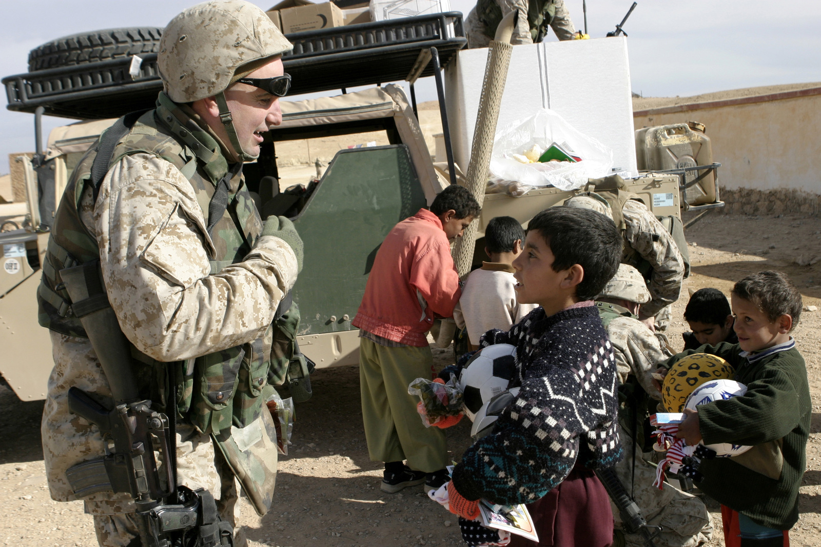 Die Ursprüngliche Auffindungshilfe Beschrieb Dieses Foto Wie Folgt: Basis:  Harwan Staat: Al Anbar Land: Irak (Irq) Szenenkameramann: Gunnery Sgt Kevin  Williams, Usmc Veröffentlichungsstatus: Veröffentlicht An Die  Öffentlichkeit Kombinierte Digitale ...