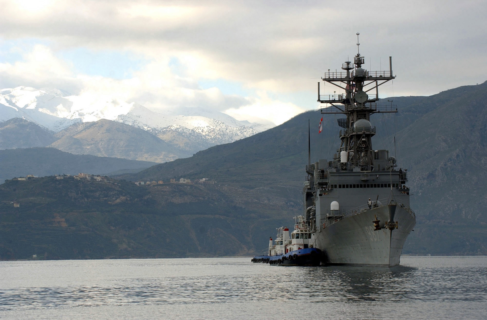 The US Navy (USN) Spruance Class Destroyer, USS 0BANNON (DD 987) is ...