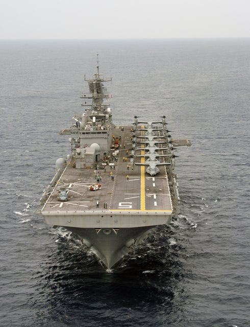 Bow view of the US Navy (USN) Wasp Class Amphibious Assault Ship USS ...