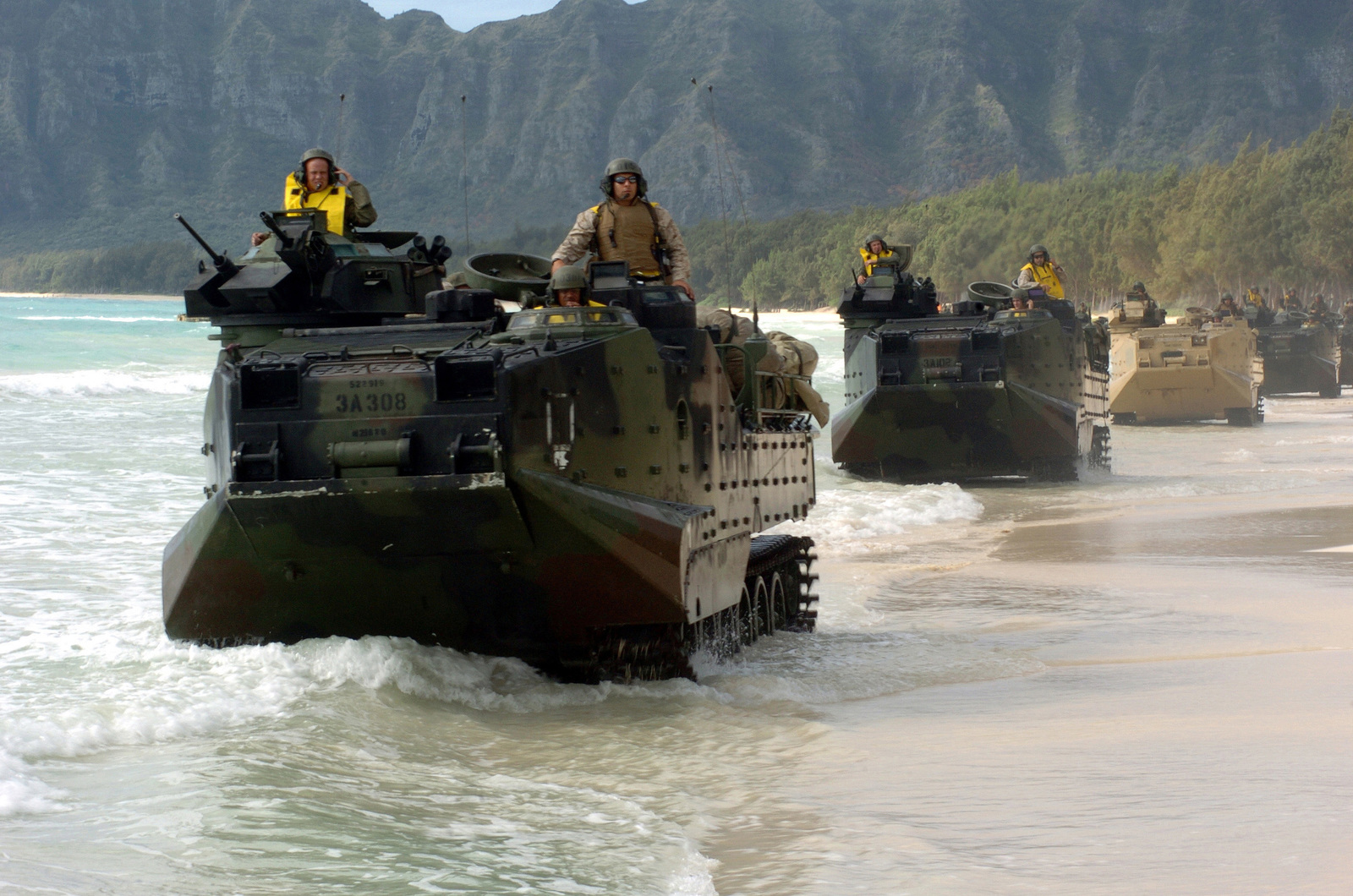 US Marine Corps (USMC) AAV7A1 Amphibious Assault Vehicles Assigned To ...