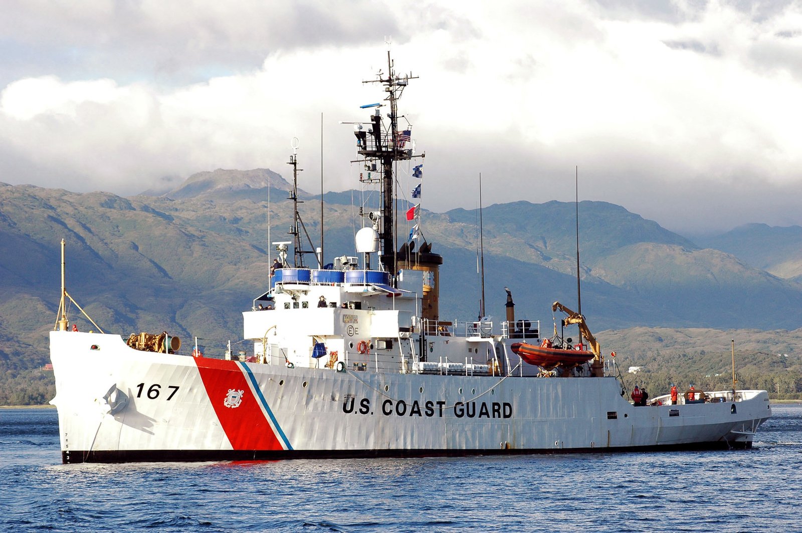 The crew of the U.S. Coast Guard Medium Endurance Cutter Acushnet (WMEC ...