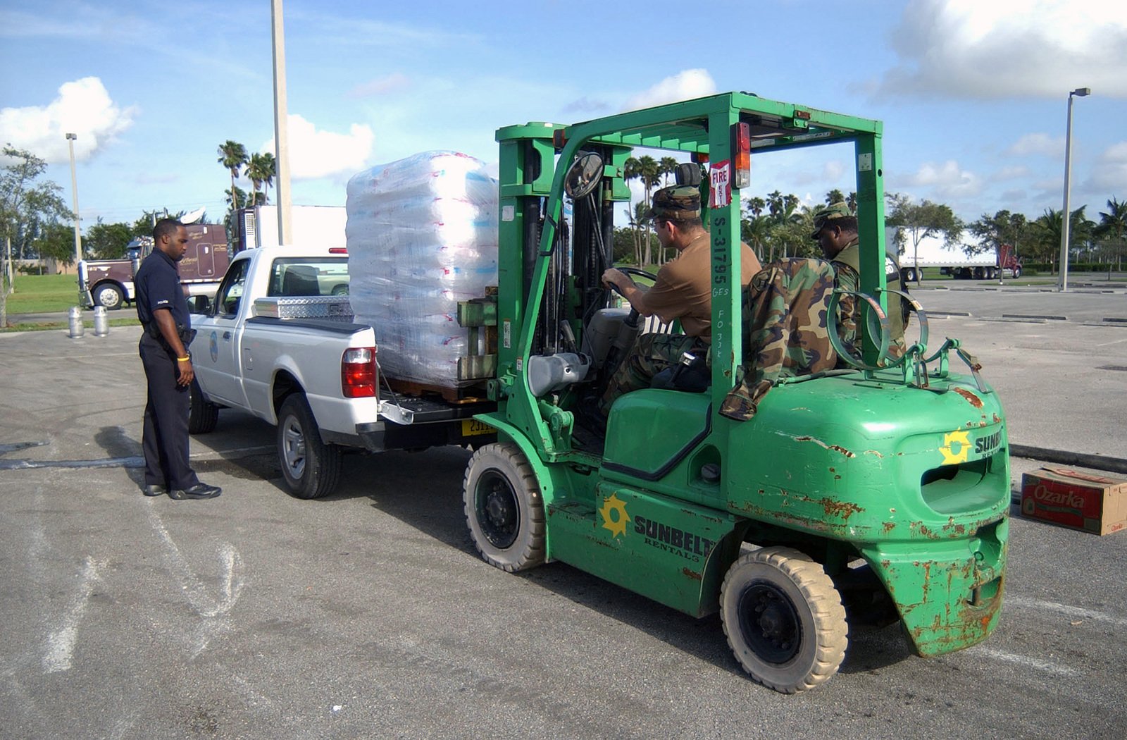 Using A Standard Forklift Us Army Usa Sergeant Sgt Ronnie Killing