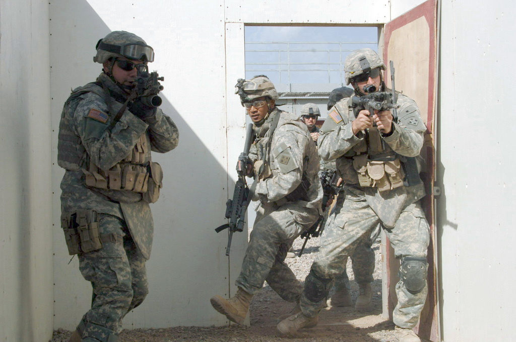 Soldiers from Alpha Co. 168 CAB, 3rd Brigade, 4th ID, go through ...