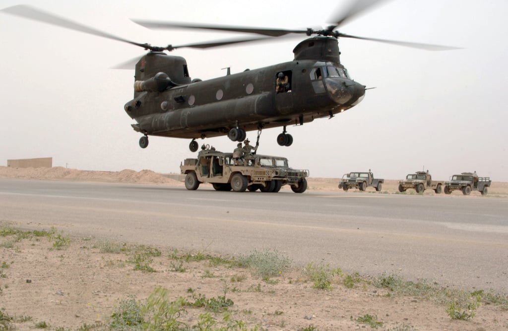 A U.S. Army CH-47 Chinook helicopter, 101st Aviation Brigade, 101st ...