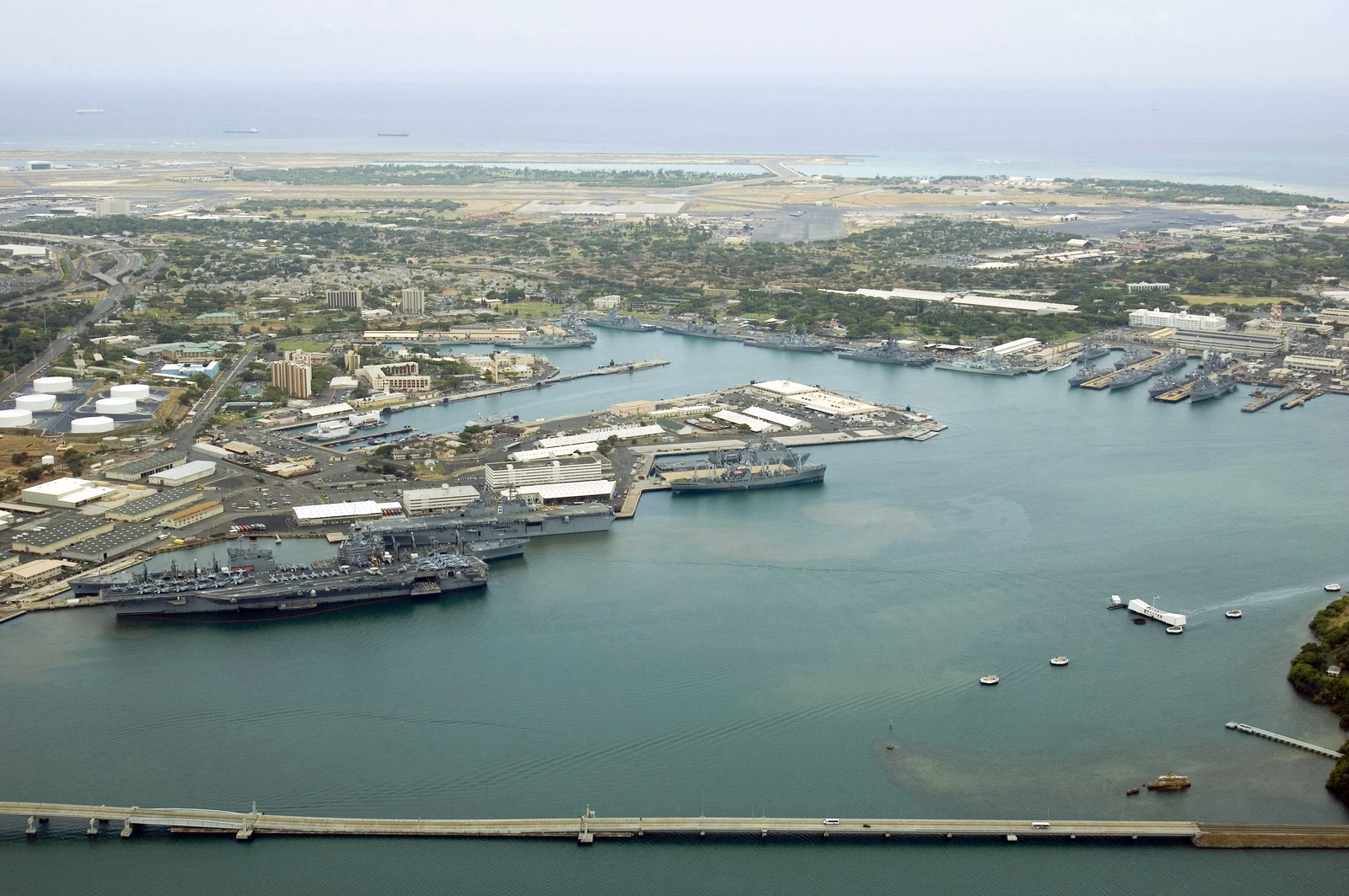 The US Navy (USN) Nimitz Class Aircraft Carrier USS ABRAHAM LINCOLN ...