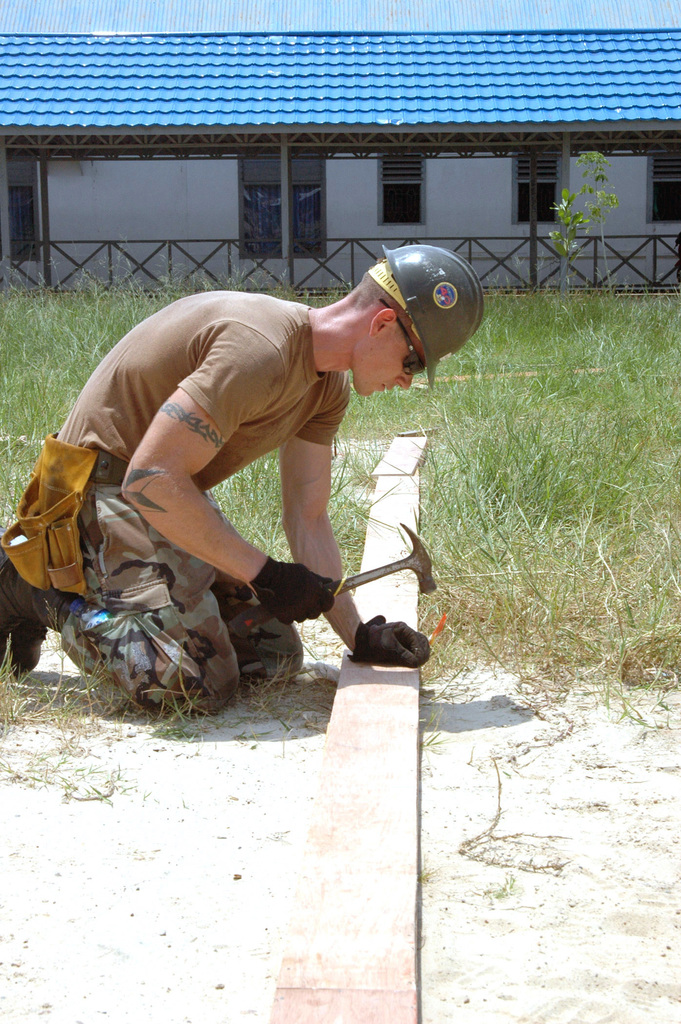 US Navy (USN) Builder Third Class (BU3) Adam Kortmeyer, Naval Mobile ...