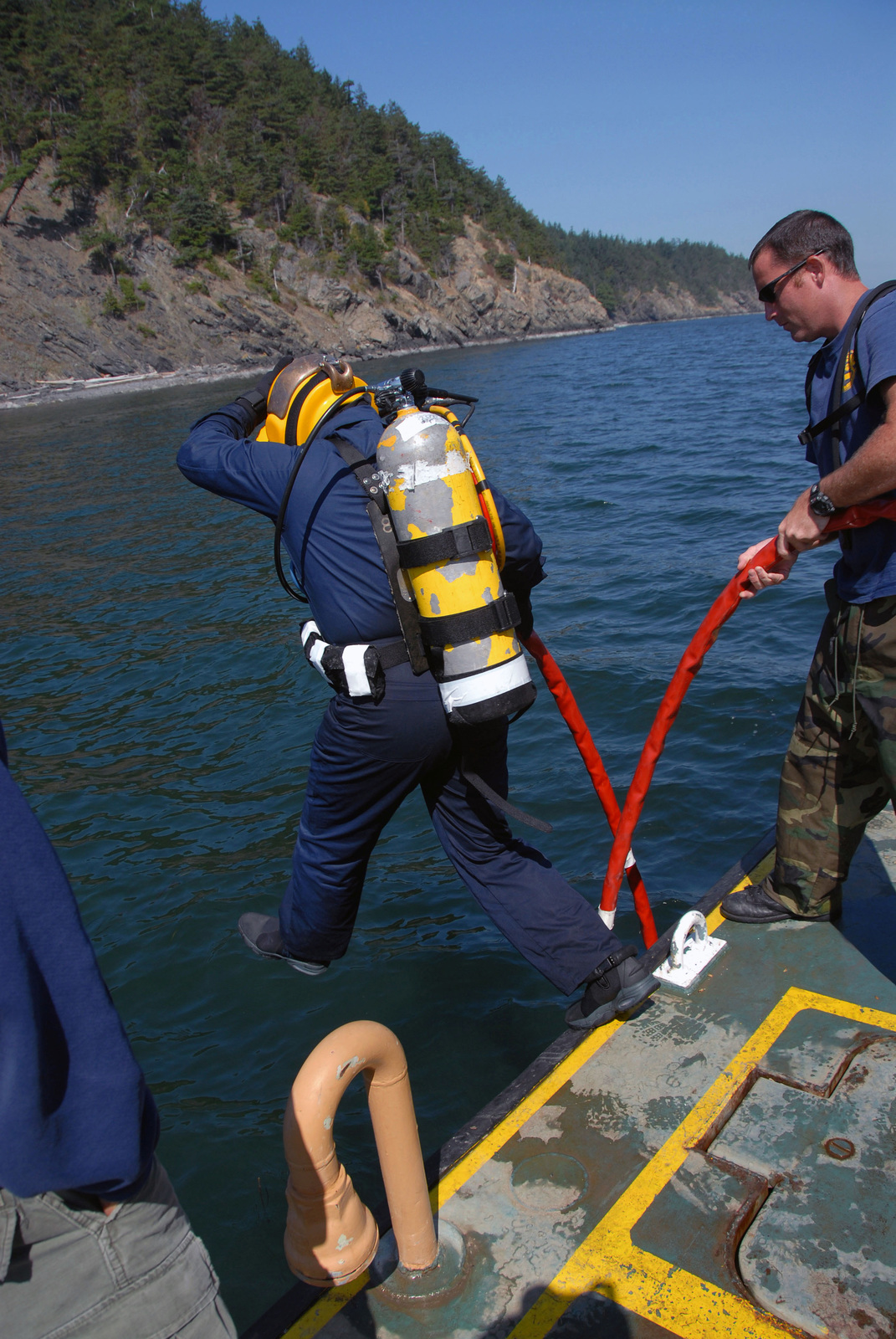 U.S. Navy CHIEF Warrant Officer Mark Thomas and Hospital Corpsman 1ST ...