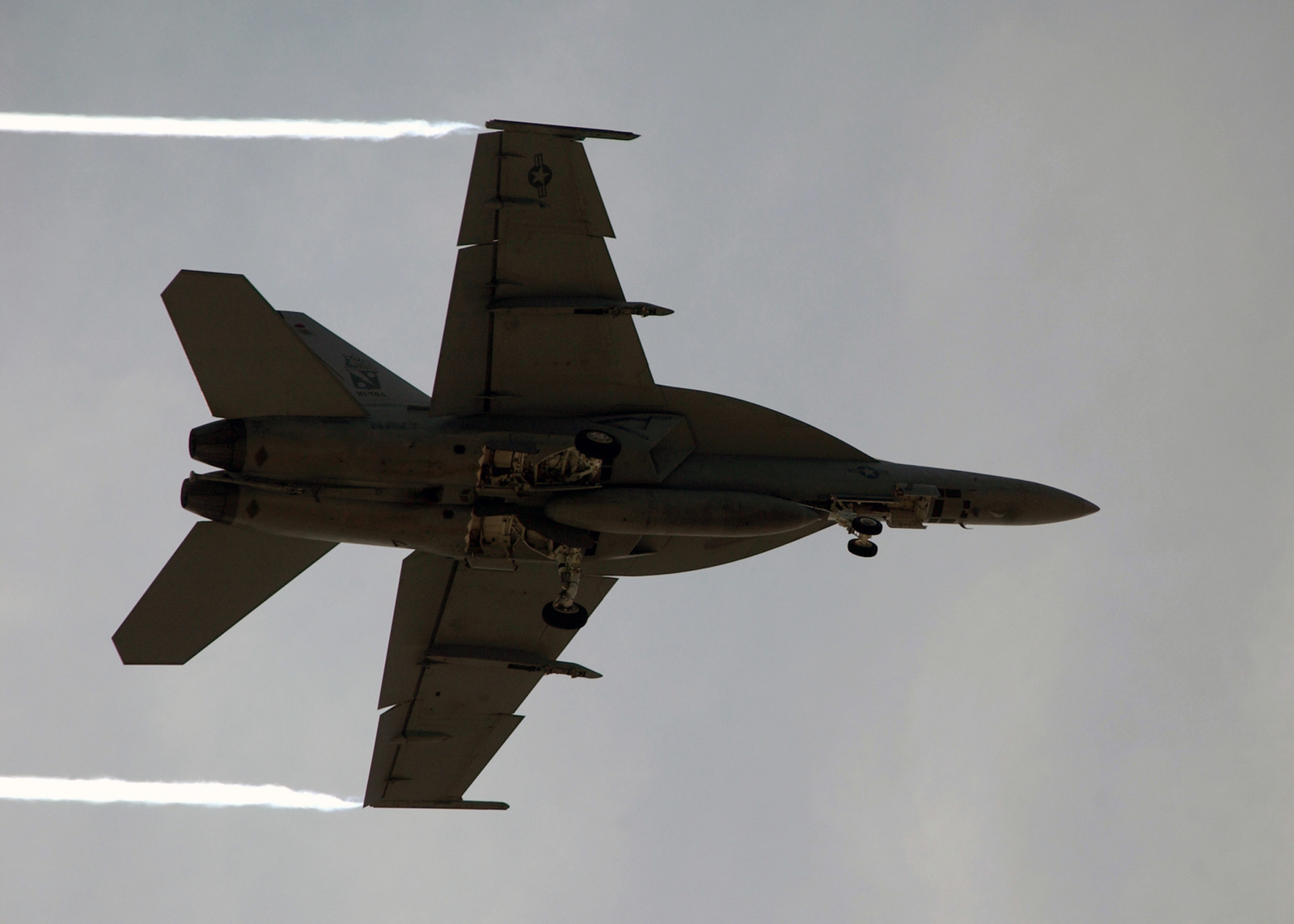 A US Navy F/A-18F Super Hornet aircraft from Strike Fighter Squadron ...