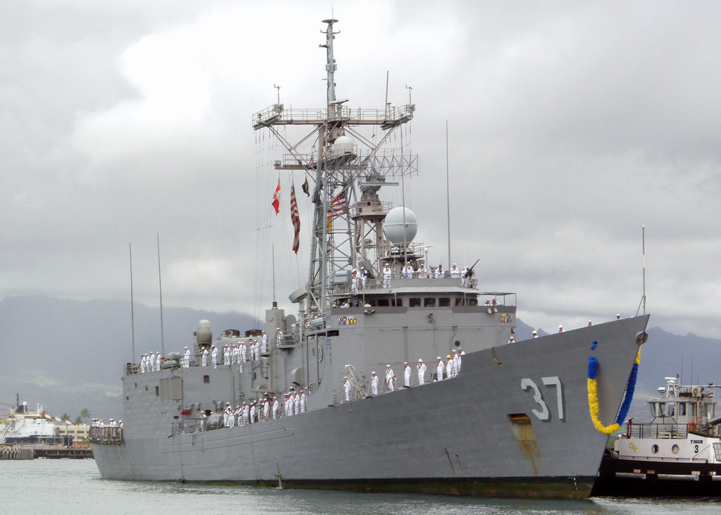 Корабль вернулся. USS Cromelin (FFG-37).. Фрегат ВМС США FFG (X). USS Stark (FFG-31). USS Oliver Hazard Perry class.