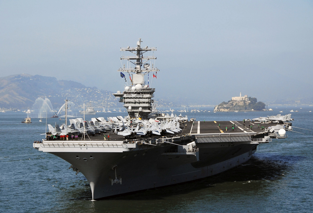 The Us Navy Nimitz Class Aircraft Carrier Uss Nimitz Cvn 68 Steams Into San Francisco Bay 