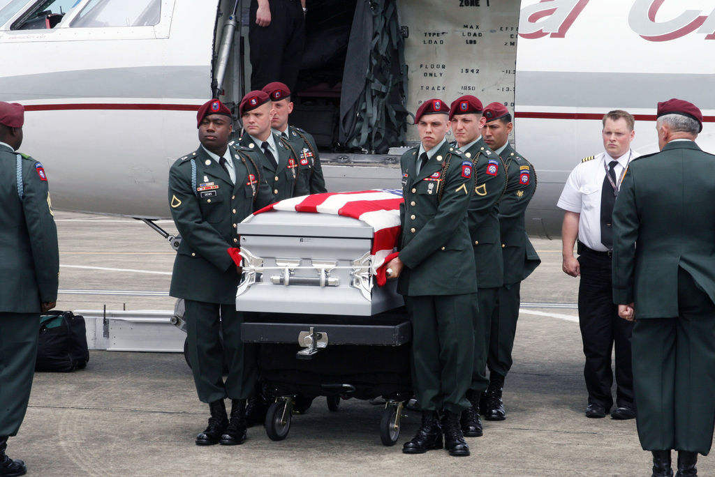 The Us Army Funeral Detail 82nd Airborne Division Carries The Flag