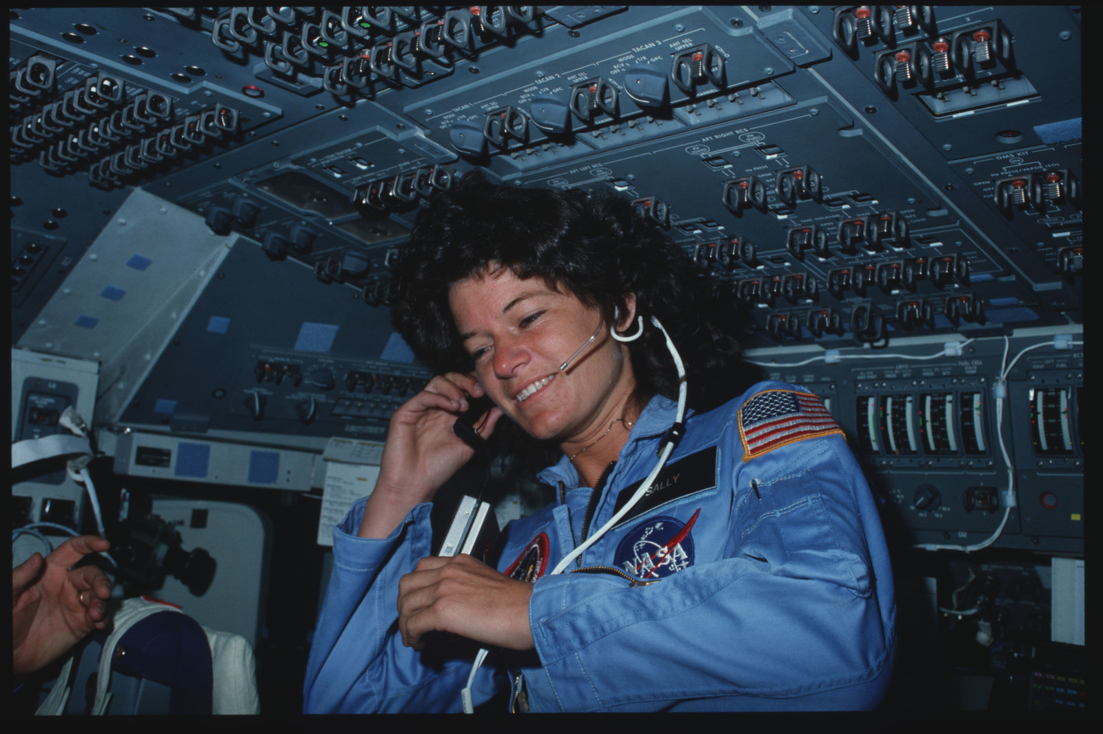 S07-02-027 - STS-007 - Mission Specialist (MS) Ride on forward flight ...