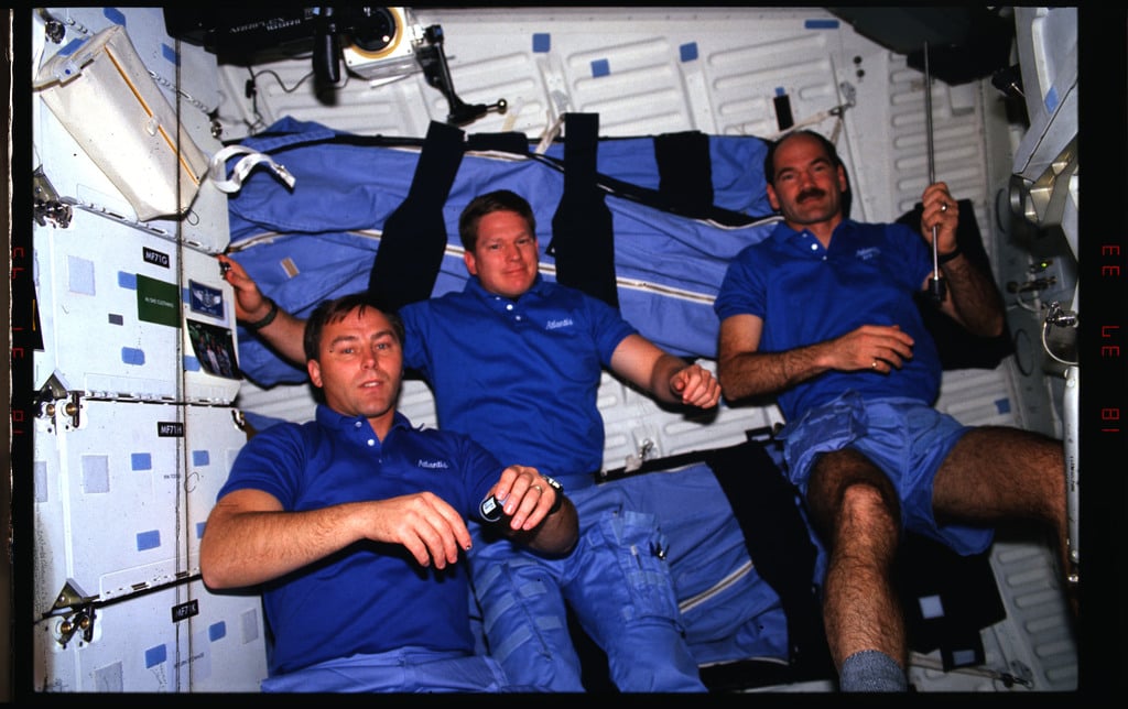 STS027-15-011 - STS-027 - STS-27 crew activities - NARA & DVIDS Public ...