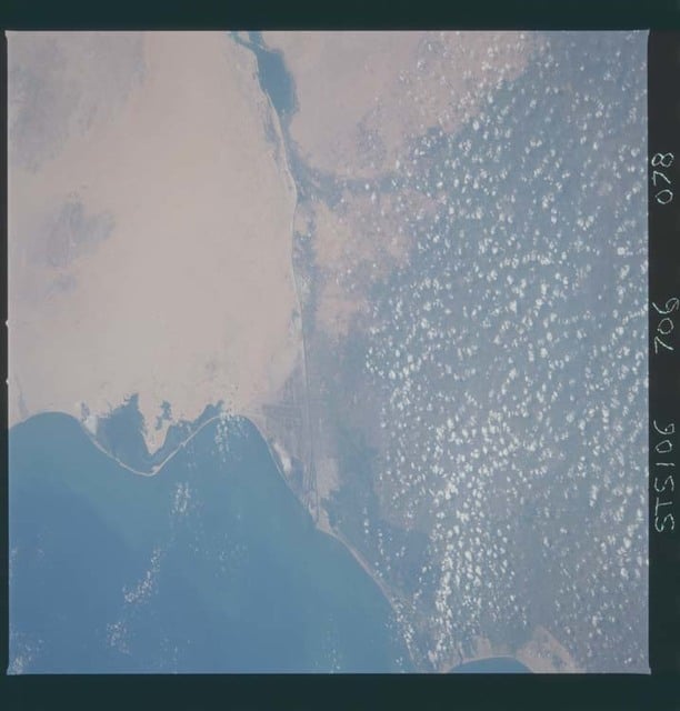 STS106-706-078 - STS-106 - Nile River and Suez Canal taken from ...