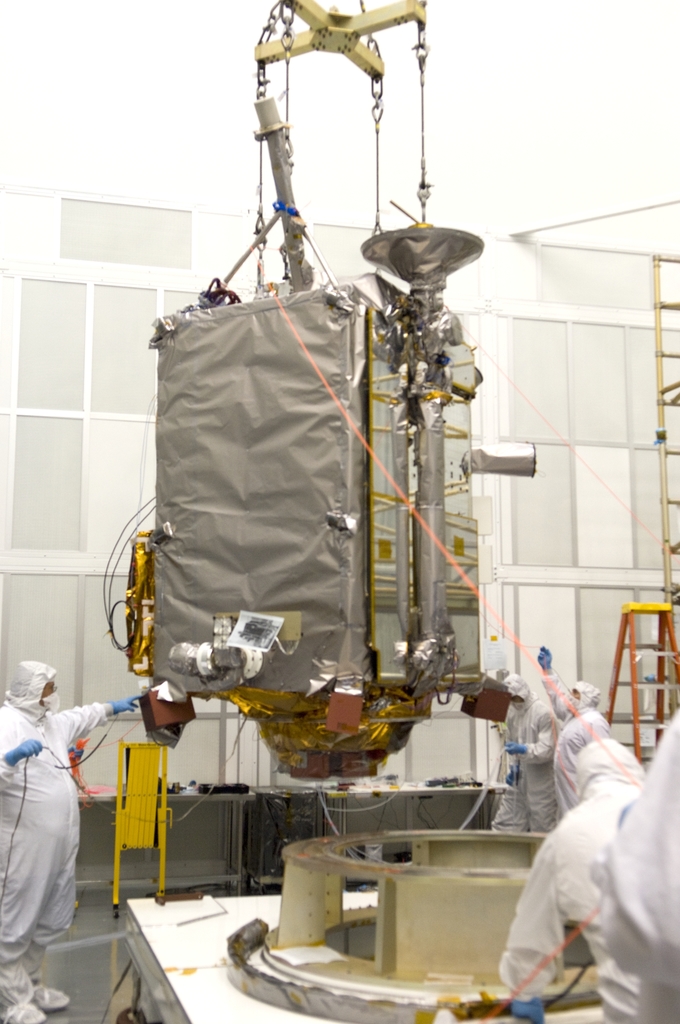 NASA's Lunar Reconnaissance Orbiter (LRO) spacecraft / SOLAR PANEL ...