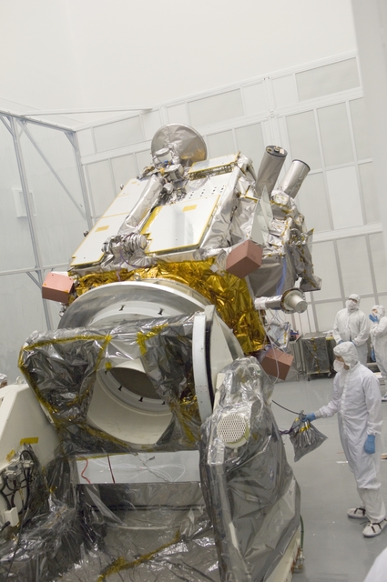 NASA's Lunar Reconnaissance Orbiter (LRO) Spacecraft / SOLAR PANEL ...