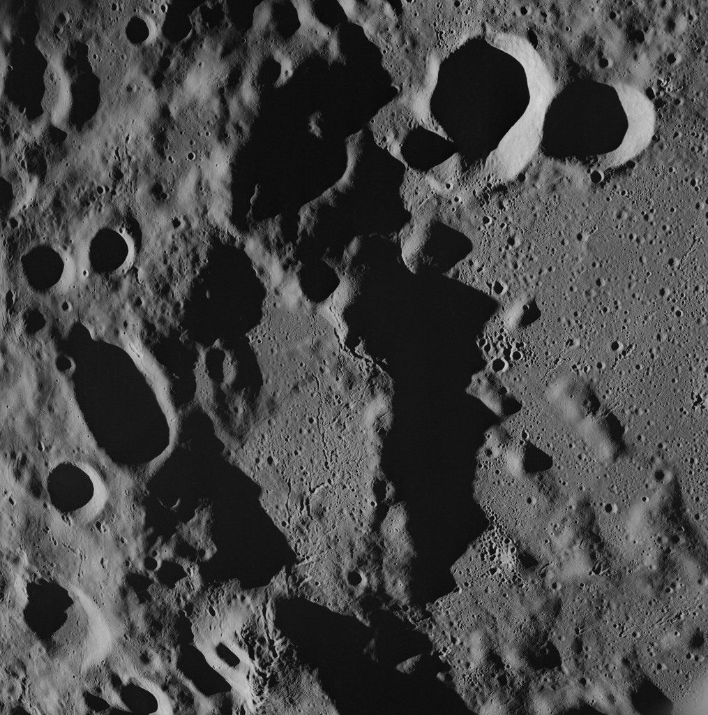 Луна 8 апреля 2024. Поверхность Луны. Имитация лунной поверхности на стене. Восьмерка на Луне. Плитка Лунная поверхность.