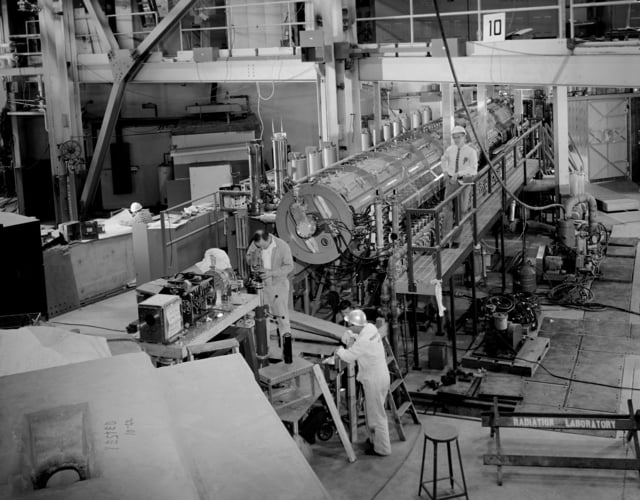 Linac magnetron. Photograph taken January 9, 1947. LINAC-342 | U.S. National Archives